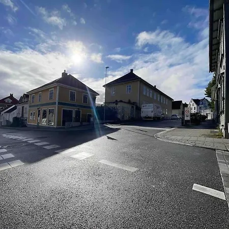 The Yellow House Nr 11 By Berti's Stavanger