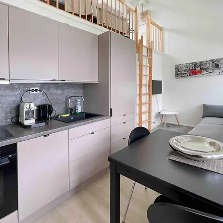 The Yellow House Nr 11 By Berti's Apartmán *