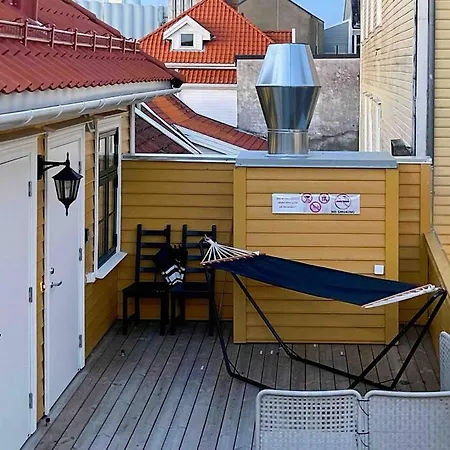 The Yellow House Nr 11 By Berti's *