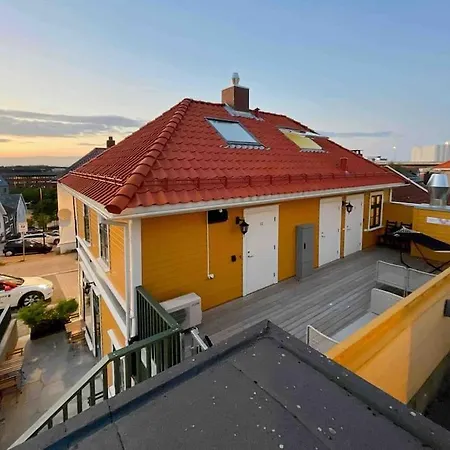 The Yellow House Nr 11 By Berti's