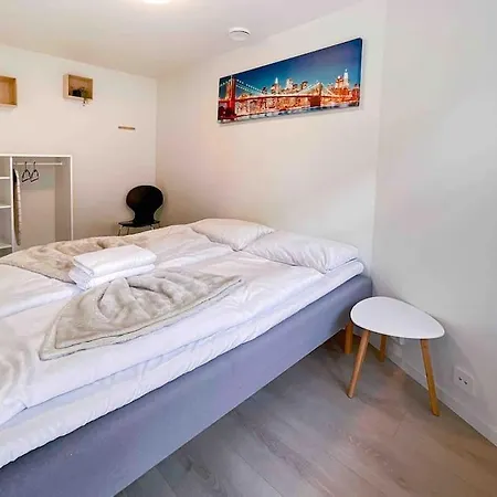 The Yellow House Nr 11 By Berti's Apartmán *