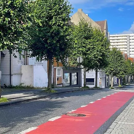 The Yellow House Nr 11 By Berti's Apartmán *