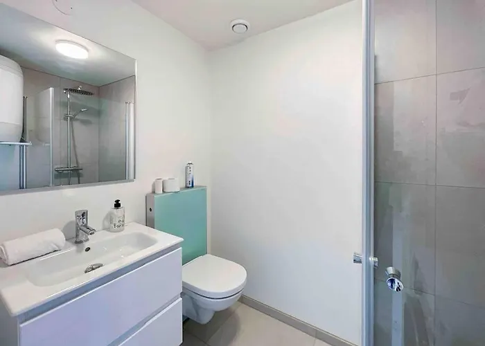 The Yellow House Nr 11 By Berti's * 스타방에르